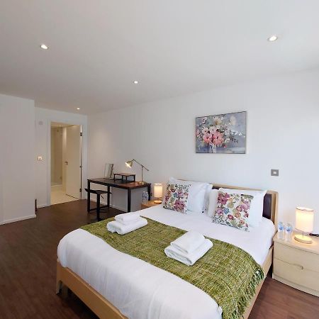 Fully Serviced Two Bed Apartment By Excel & O2 Лондон Экстерьер фото