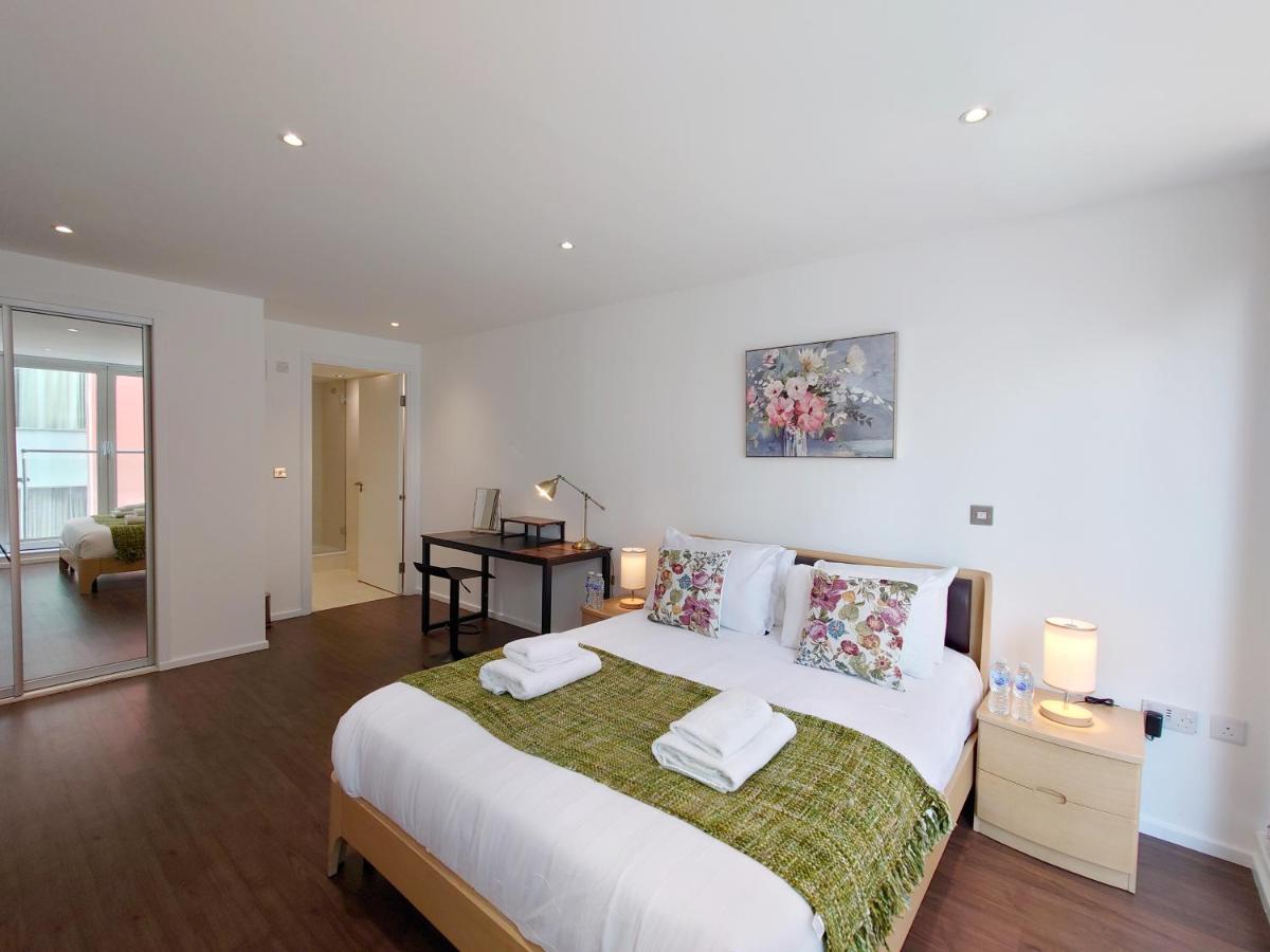 Fully Serviced Two Bed Apartment By Excel & O2 Лондон Экстерьер фото