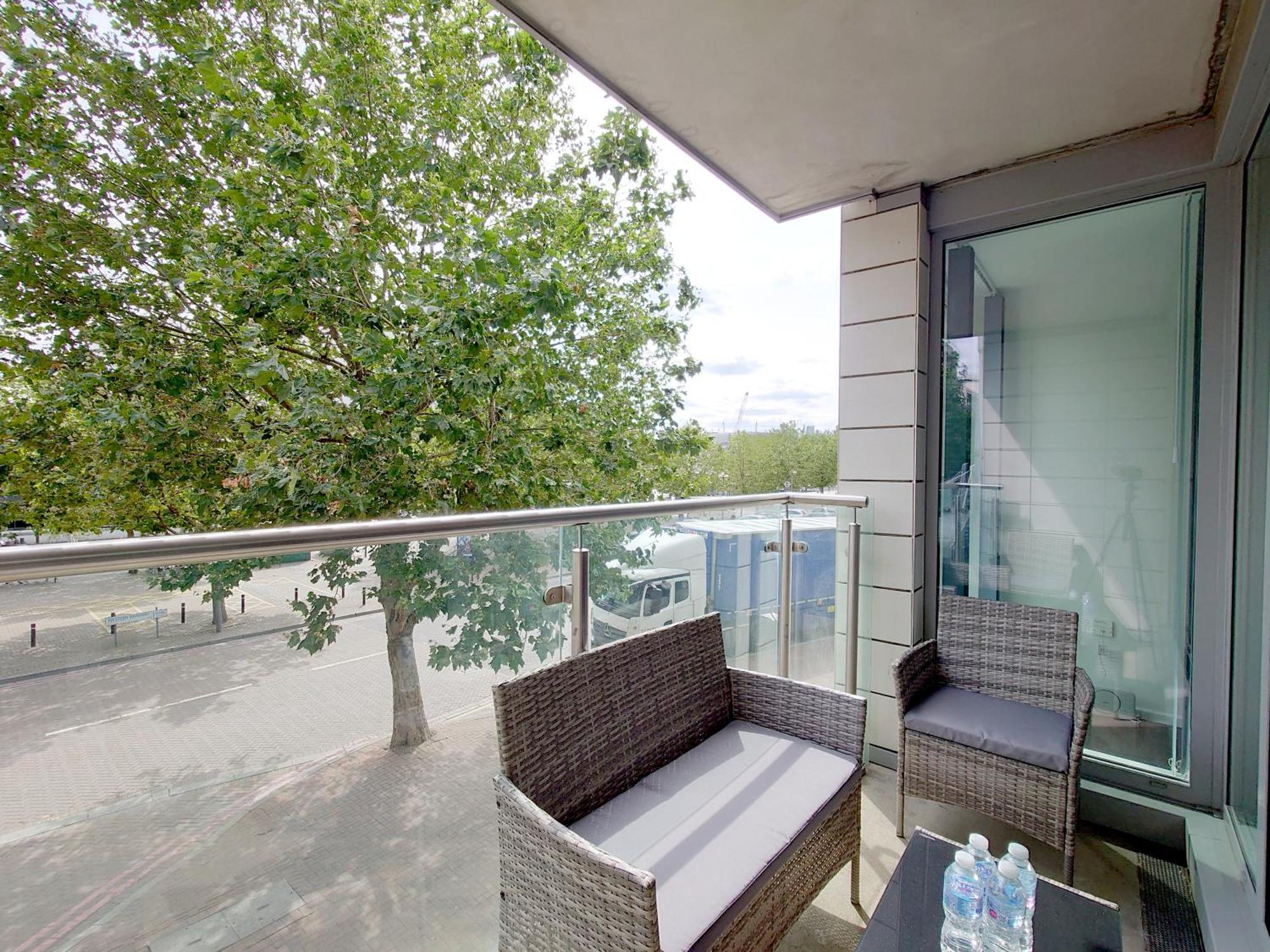 Fully Serviced Two Bed Apartment By Excel & O2 Лондон Экстерьер фото